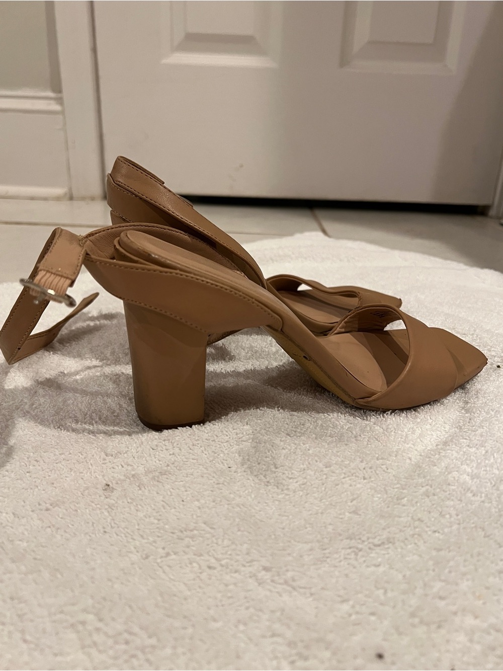 Well worn heels - Picture 5 of 11